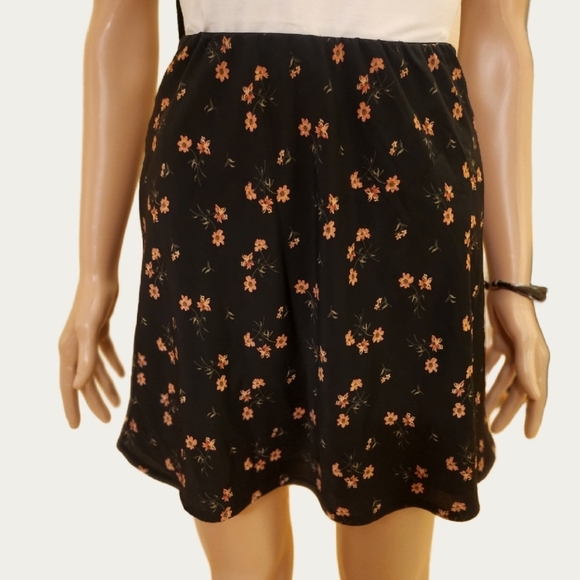 Hollister Ditsy Floral Black Skirt With Peachy Pink Flowers, XS - Picture 4 of 9